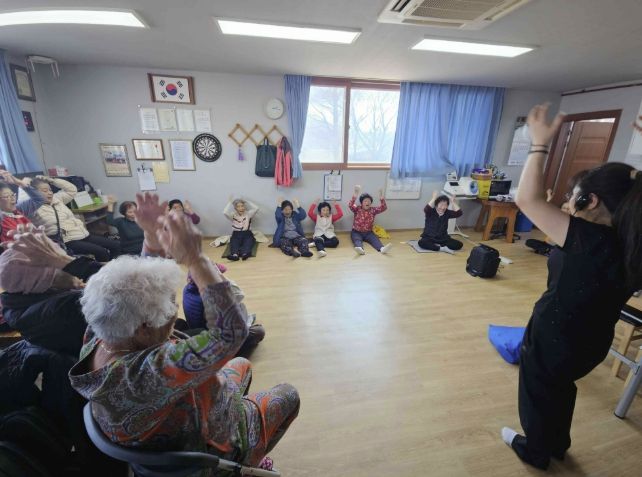 연천군 청산면 주민자치위원회, ‘찾아가는 어르신 웃음 체조 교실’ 본격 운영