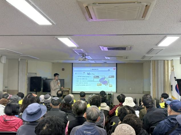 갈마1동 행정복지센터에서 진행된 노인일자리 참여자 안전교육 장면